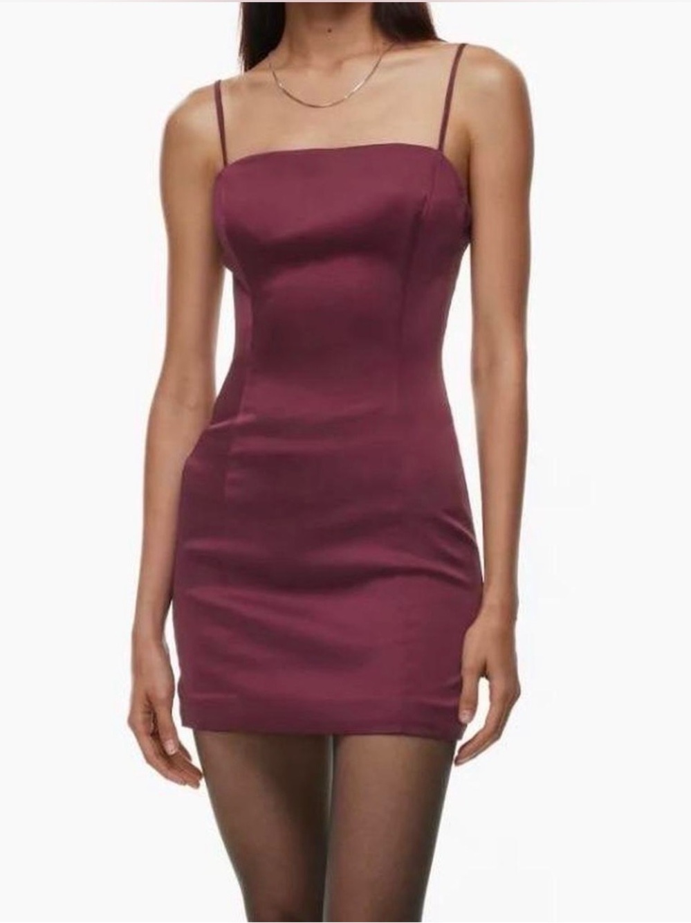 Aritzia Sunday Best Burgundy
Satin mini dress with adjustable straps.